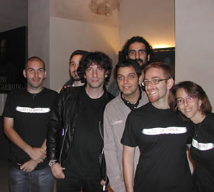 Neil Gaiman posa tra i fan al Festivaletteratura 2007