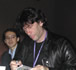 Gaiman firma autografi