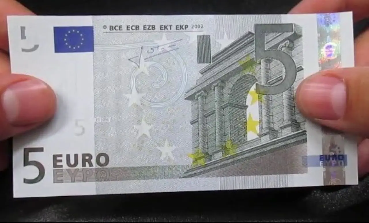 Banconote da 5 euro con difetto: il piccolo particolare che ne aumenta il prezzo