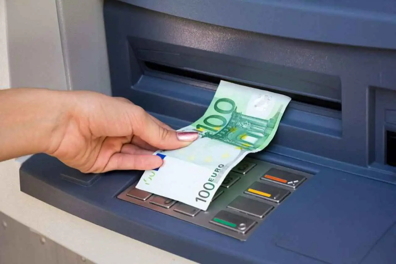 Bancomat con limiti nascosti: come scoprirli e chiederne il rimborso