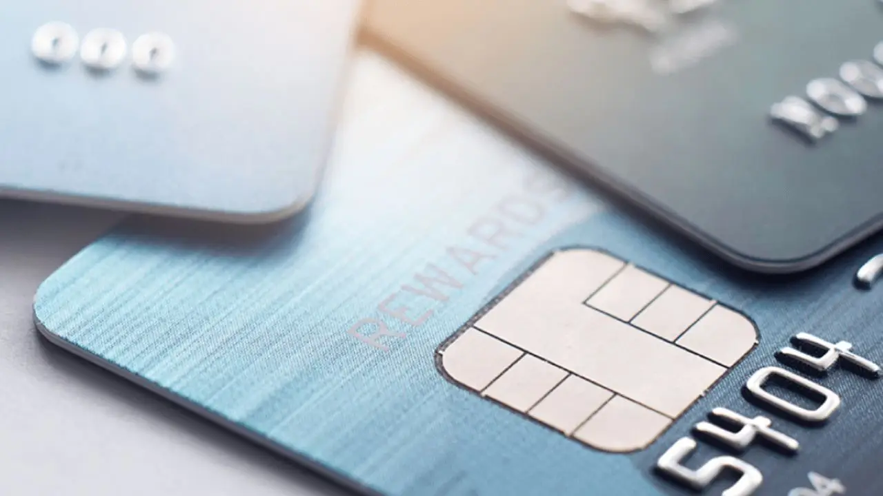 Carte a punti e vantaggi reali: quali programmi valgono davvero la pena