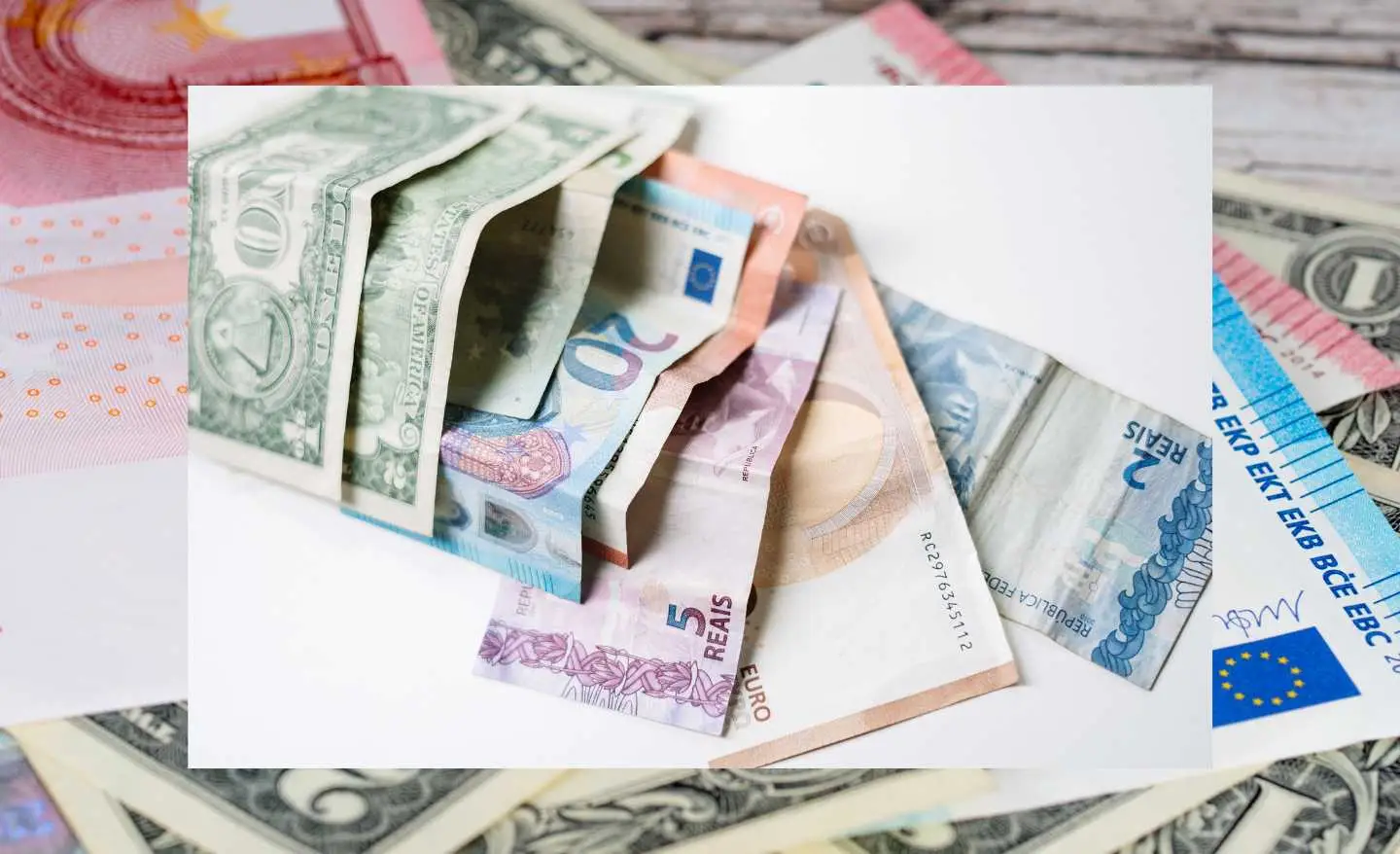 Carte multi valuta per viaggi: come risparmiare sulle commissioni internazionali